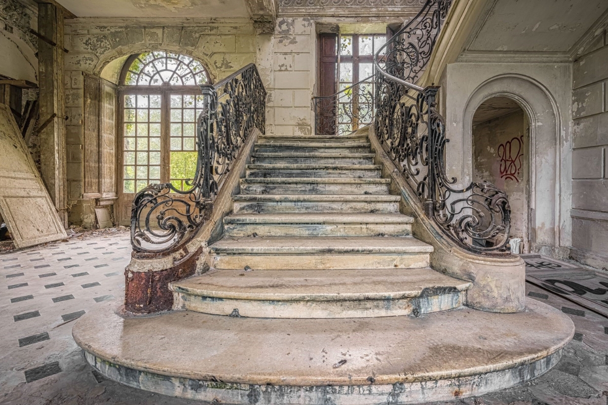 Château de Singes: Haunting Elegy of an Abandoned French Chateau